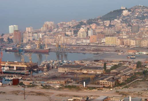 186 Autoriteti Portual Durrës Duhet theksuar se nga viti 1993 deri në vitin 2002 nuk ka patur asnjë thellim të akuatoriumit të portit. U punua për të privatizuar sektorin e mekanikës.