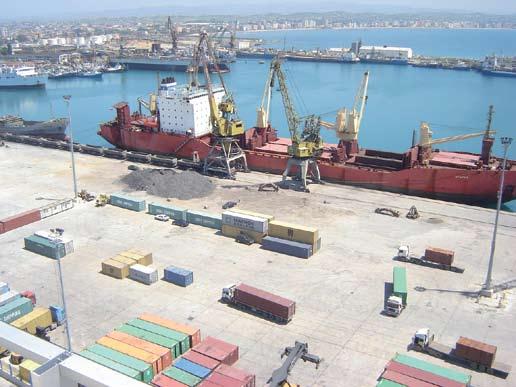 192 Autoriteti Portual Durrës Jepen të dhëna për ecurinë e investimeve si dhe disa detyra që duheshin zgjidhur deri në fund të vitit 2002. - Thellimi i kanalit të hyrjes dhe akuariumit të portit.