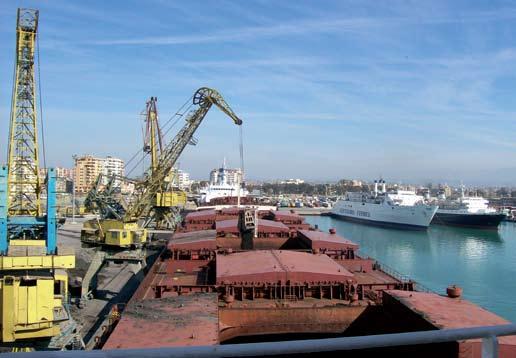 212 Autoriteti Portual Durrës 2006 Exporti 525.960 ton Importi 2.896.674 ton Totali 3.422.634 ton Anije gjithsej janë 1.368 2007 Exporti 813.655 ton Importi 2.627.894 ton Totali 3.441.