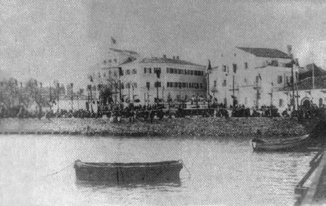 74 Autoriteti Portual Durrës Kavajën, këtë e bëri në disa raste, megjithëse praktikisht asnjë dëm s i shkaktoi qytetit. Fundi i marinës shqiptare ishte tragjik.