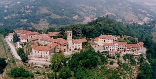 nell atmosfera magica ed evocativa di altri tempi e altre anime del suggestivo scenario del castello di San Sebastiano da Po, attorniato dal coro delle colline del Monferrato, generoso meteo