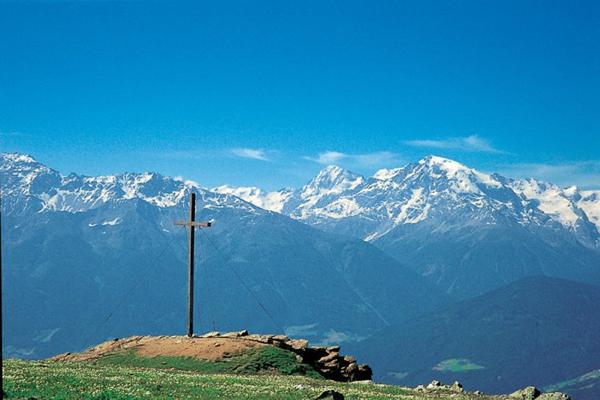 Durata: 2½ ore circa Escursione Prato - Chaschlin Stelvio Prato (907 ), Chaschlin (1400 m), Stelvio (1306 m) Dislivello: circa 450 metri in salita e circa 100 metri in discesa.