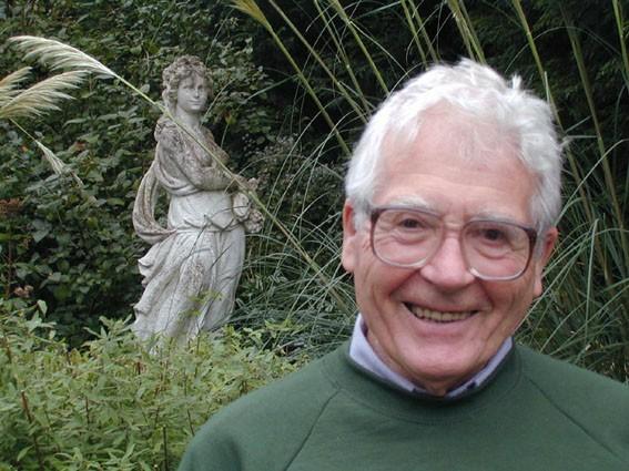 GAIA, James Lovelock Negli anni '70 del secolo scorso il geochimico inglese ipotizzò che la Terra può essere vista come un organismo, anzi, un superorganismo vivo, i cui sottosistemi (quelli che