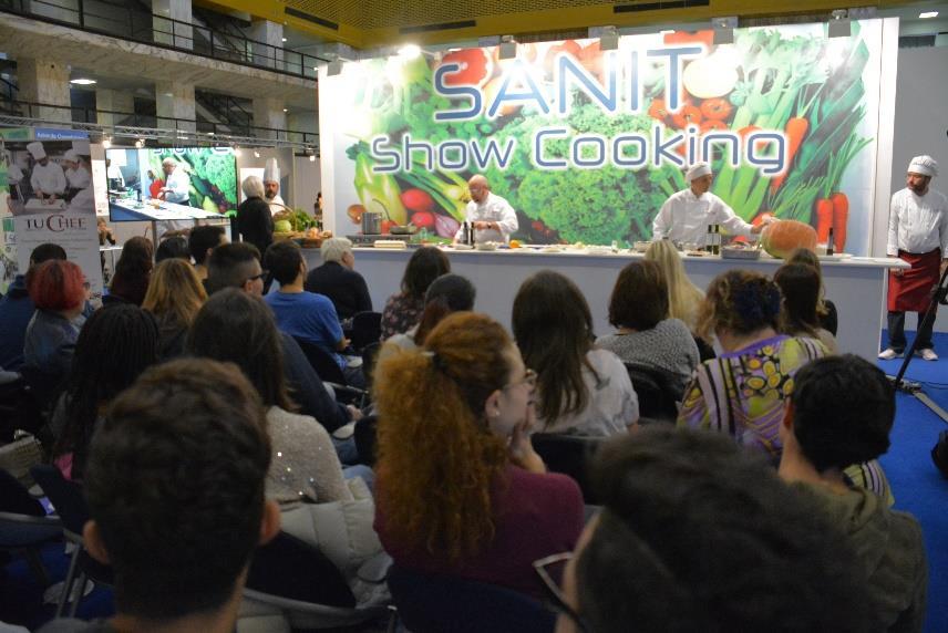 Chef noti al pubblico, affiancati da nutrizionisti esperti, effettuano ogni giorno show cooking