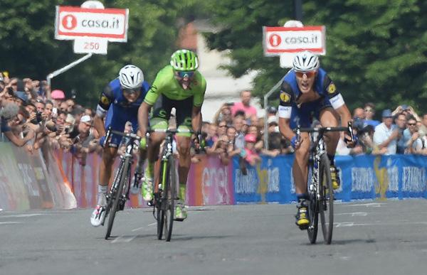 MATTEO TRENTIN VINCE LA TAPPA 18 DEL GIRO D ITALIA, STEVEN KRUIJSWIJK SEMPRE IN MAGLIA ROSA.