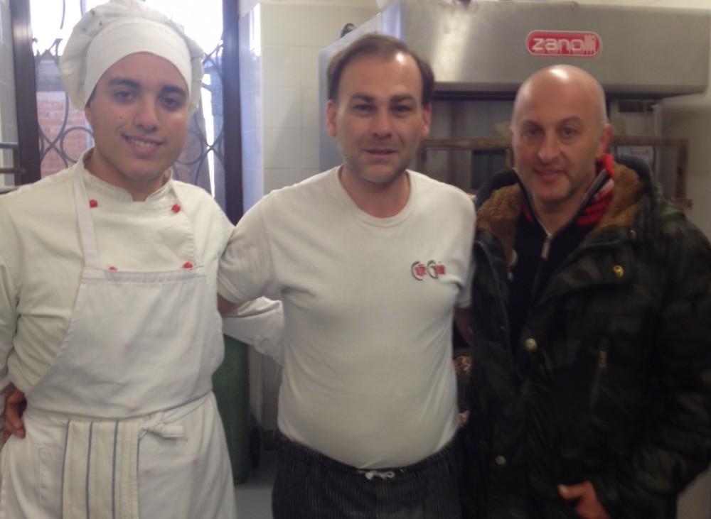 Pasticceria del Convento San Francesco a Cava de Tirreni Pasticceria del Convento, i pasticieri con Padre Gigino di Marco Contursi Padre Gigino Petrone è uomo del fare, un religioso che non predica