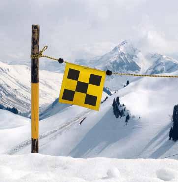 Piste chiuse Dopo il controllo di fine giornata e fino alla riapertura il giorno seguente, le piste sono chiuse per consentire al personale incaricato di prepararle adeguatamente e metterle in