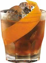 BACARDI OLD FASHIONED 5 CL RUM BACARDI 8 ANNI 1 ZOLLETTA DI ZUCCHERO ANGOSTURA BITTER SODA SCORZA DI ARANCIA IN UN BICCHIERE OLD FASHIONED BAGNA LA ZOLLETTA DI ZUCCHERO