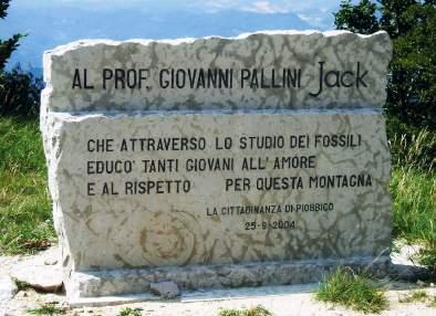 I PESCI FOSSILI DI MONTE NERONE Dedico questa nota al mio amico e maestro Prof. Pallini Giovanni morto il 23 settembre del 2003 proprio sulla montagna che aveva tanto amato e studiato a soli 54 anni.