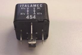 CONTENITORE DIODI PAG 10 CONTENITORE DIODI 12V PER COMANDO SPIE E RELAIS SINO A 1 AMPER FB 454 CONTENITORE DIODI 24V PER COMANDO