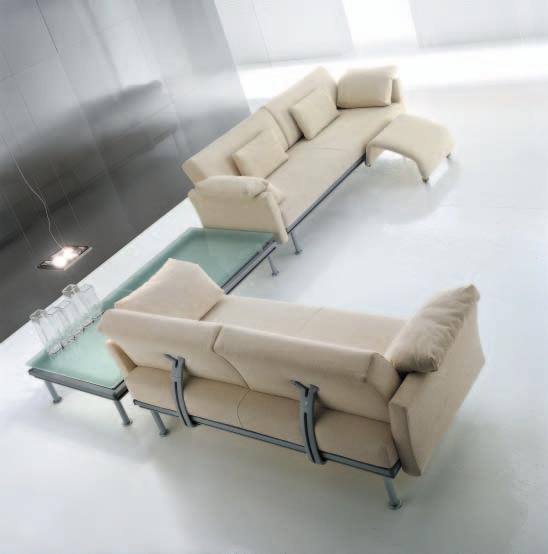 18 Collezione Divani 19 Chat free DESIGN PAOLO FAVARETTO ARCHITETTO Oltre alla versione con bracciolo alto a pozzetto, CHAT FREE è disponibile anche con bracciolo basso con un suo cuscinello volante,