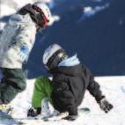 Snowboarder 1. In caso di equipaggiamento con attacco di tipo alpino, la gamba anteriore deve essere collegata alla tavola con una cinghia di ritenuta (leash). 2.