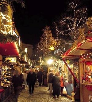 Appuntamento di: venerd 18/12/2015 PANETTONATA NATALIZIA Serata prenatalizia dove in compagnia di panettone e spumante, tra un gioco e l'altro ci faremo gli auguri per le prossime festivit.