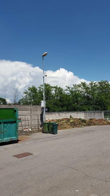 2. IDENTIFICAZIONE DELLE POSTAZIONI DI RIPRESA A1: Discarica via del Roccolo 1, Lomagna Presso la postazione é installata una telecamera dome (vedi foto) da rimuovere.