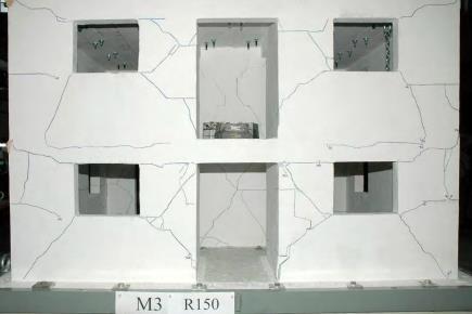 Sommario. Introduzione e descrizione delle strutture in muratura danni tipici ed interventi materiali 2. Modelli di capacità tipologie di crisi: parete, maschio, fascia 3.