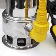 Pompe sommerse EDS-PM 12500 Immersa nell acqua, questa pompa consente di svuotare vani allagati, ad esempio scantinati o garage