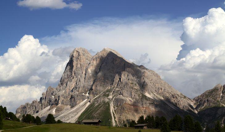 Inizio dell'itinerario Passo delle Erbe (1989 m). Fine dell'itinerario Passo delle Erbe (1989 m). Parcheggio Passo delle Erbe (a pagamento). Trasporti pubblici - www.sad.