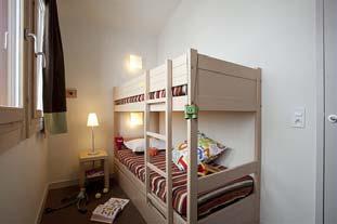 Bilo/Trilo 6 persone (49 m²): Soggiorno con divano letto singolo più estraibile, camera con letto