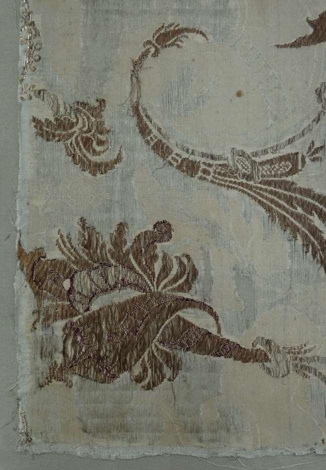 Tessuti Particolare del restauro eseguito su cuscino in