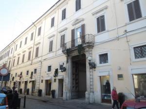 a partire da 31.000 Rif. 980 250 mq Centro : 3 Storico 590.000 Appartamento in vendita a Rieti Centro Storico - "Palazzo Vincenti Mareri".