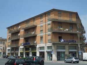 circa situato all'ultimo piano di un palazzo di recente costruzione.l'immobile è situato all'ultimo piano ed è composto da ampio salone... Rif.