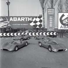 1969 A Imola nel 1969 lo schieramento delle Abarth 2000 SE sport, costruite in 25 esemplari, hanno permesso a molti