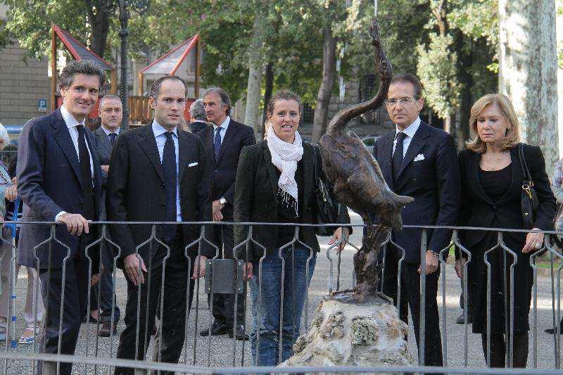 La fontana e i nuovi arredi di piazza d'azeglio in memoria di Ginevra Firenze- Sono stati inaugurati in piazza d'azeglio gli interventi di abbellimento della piazza che la famiglia Olivetti Rason ha