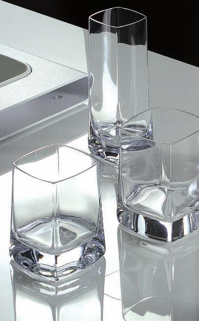 140 Q.B. Collezione in vetro trasparente Collection in cased glass ROCOCÒ Collezione in vetro decorato Collection in decorated glass 141 4335.