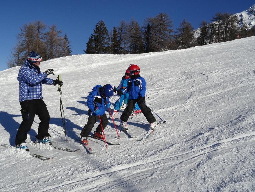 SCUOLA DI SCI PER RAGAZZ I APRICA (loc. campetti) 29 Gennaio - 5 /12 Febbraio 2017 dalle ore 10.00 alle 12.