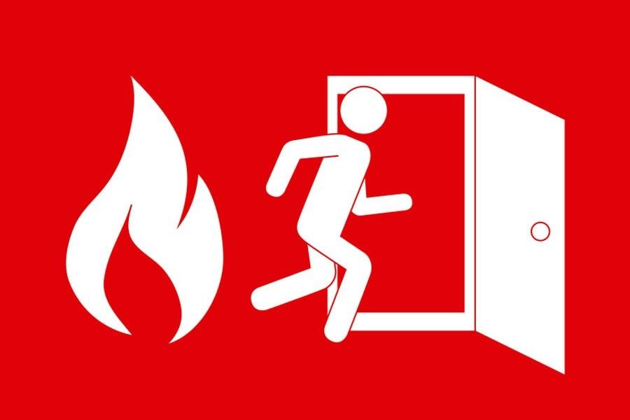 non utilizzare l ascensore; durante l evacuazione chiudere tutte le porte antincendio; nel caso in cui fosse impossibile percorrere le vie d esodo per la presenza di fiamme o fumo, evacuare i locali