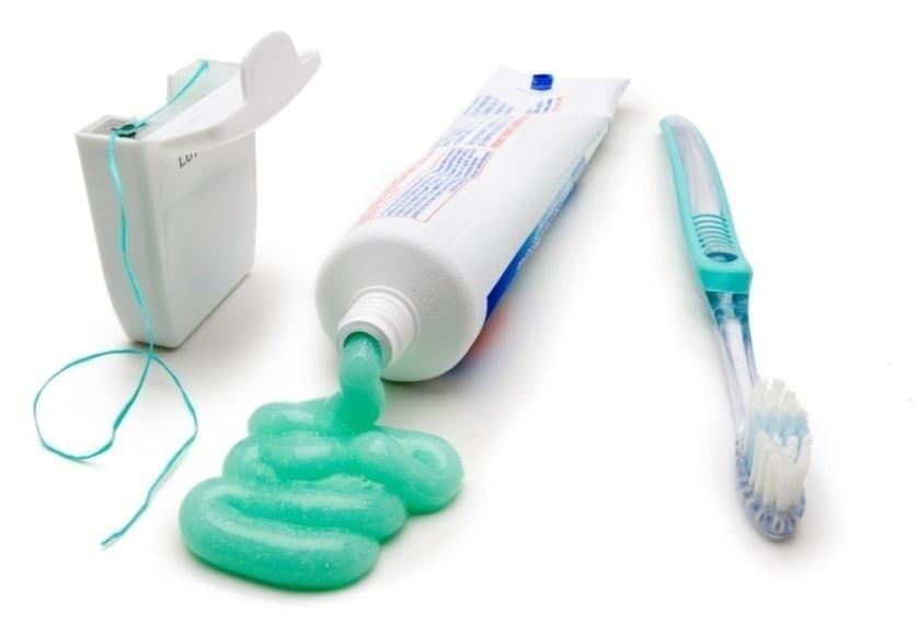 Conclusioni (1/2) La prevenzione primaria delle patologie del cavo orale prevede un approccio integrato: l utilizzo di opportuni dispositivi igienici (dentifricio, spazzolino, collutorio e filo