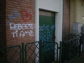 La vecchia palazzina passeggeri è utilizzata come sede di un associazione locale (Associazione La Ronca) (foto 1). Sull edificio sono apparsi graffiti (foto 2).