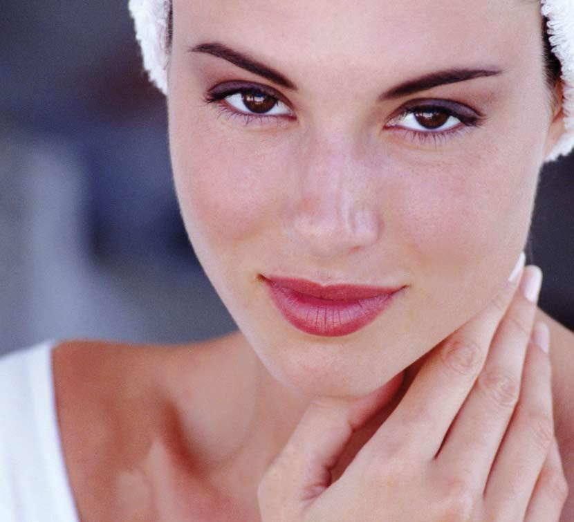 PRIMA DOPO Rende la pelle più liscia e levigata Migliora l idratazione Aumenta l elasticità Dona più luminosità al viso uniformando il colorito fino a +62% fino a +74% fino a +76% fino a +56% Perché