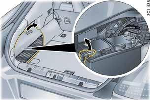 Disattivazione dei sistemi di sicurezza passivi Scollegamento della batteria a 12 Volt 1. Assicurarsi che alla vettura non sia collegato alcun cavo di avviamento esterno. 2.
