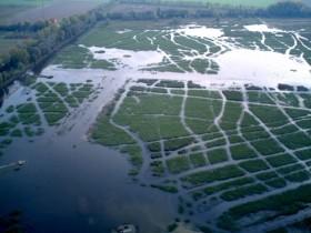 Raibosola - via del Mare - Zona PEEP - Comacchio Il calcio a Molinella, come attività locale, nasce nel 1911 con l Associazione Calcio Molinella, la quale effettuata l affiliazione alla F.I.G.C. nel 1926, giocando nella Quarta Divisione e passando a fine Campionato alla Terza.