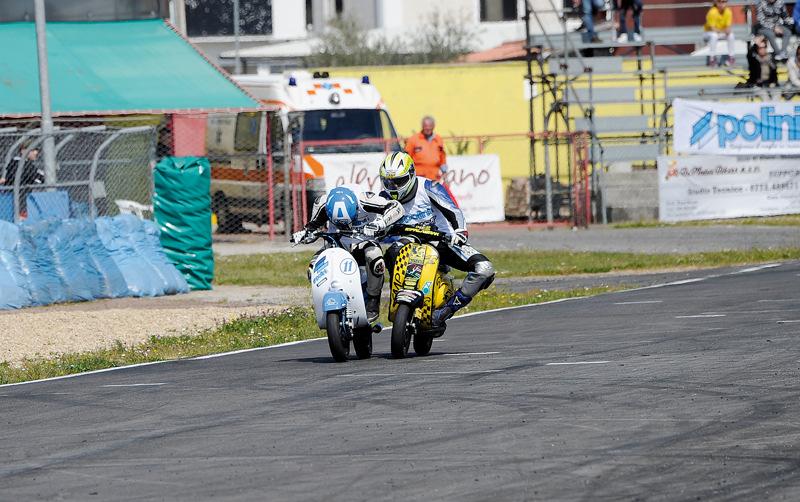 TROFEO VESPA 125cc: LUMINA VINCE E CONVINCE E Nazzareno Lumina a partire dalla dalla pole.