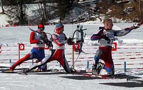 In Italia è la FITARCO (che usa la denominazione "Ski Archery") a gestire l'attività agonistica, con la collaborazione della Federazione Italiana Sport Invernali per quanto riguarda la preparazione