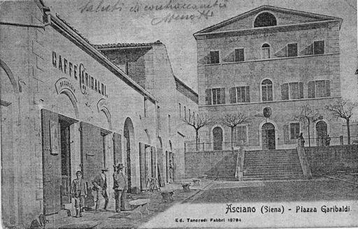 [1910 1920] Oggi in piazza esiste il Bar Hervè, gestito per due generazioni dalla famiglia Pagliantini.