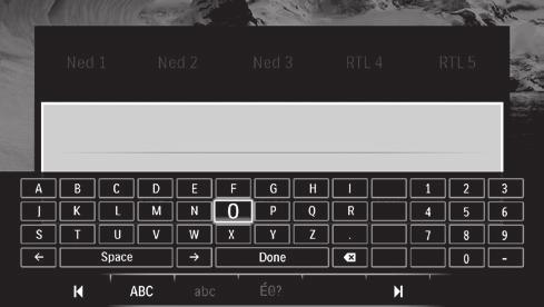 Inserire il testo Con la tastiera su schermo, usare il telecomando per inserire il testo. OK $%& DEF (# Selezionare le modalità di inserimento Premere / sul telecomando.