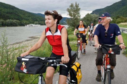 VIAGGIO IN BICI DANUBIO CIRCUITO CLASSICO DA PASSAU A VIENNA IN 6 GIORNI La pista ciclabile lungo il Danubio - un classico irrinunciabile, da provare almeno una volta nella vita (ca.