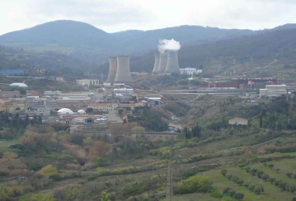 Gli usi diretti nella realtà geotermica toscana LA GEO ENERGY SERVICE: un esempio di teleriscaldamento da sorgente geotermica (alta entalpia) La Geo Energy Service srl (GES s.r.l) è nata nel luglio 2006 si occupa delle reti di teleriscaldamento geotermico del Comune di Pomarance.