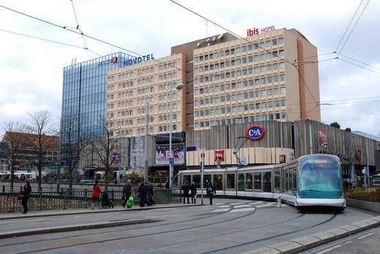 HOTEL NOVHOTEL CENTRE HALLES 4**** Quai Kleber, 67000 Strasbourg, Francia http://www.novotel.com/it/hotel-0439-novotel-strasbourg-centre-halles/index.