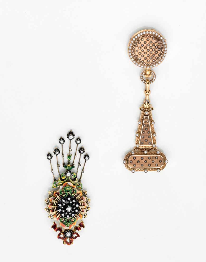 1022 1022 Broche in oro giallo e argento, diamanti e smalti con frangia asportabile, g 32,92, lungh. cm 9 circa. Yellow gold and silver, diamond and enamel brooch, removable fringe, g 32.