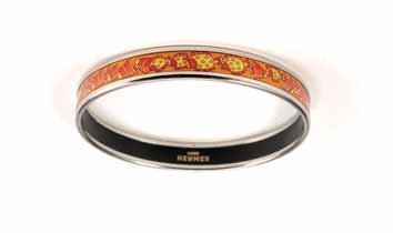 chain cuff bracelet, with original box 220,00/240,00 Metal and enamel bangle 160,00/180,00 1929 1930 1929 HERMES Orecchini in metallo