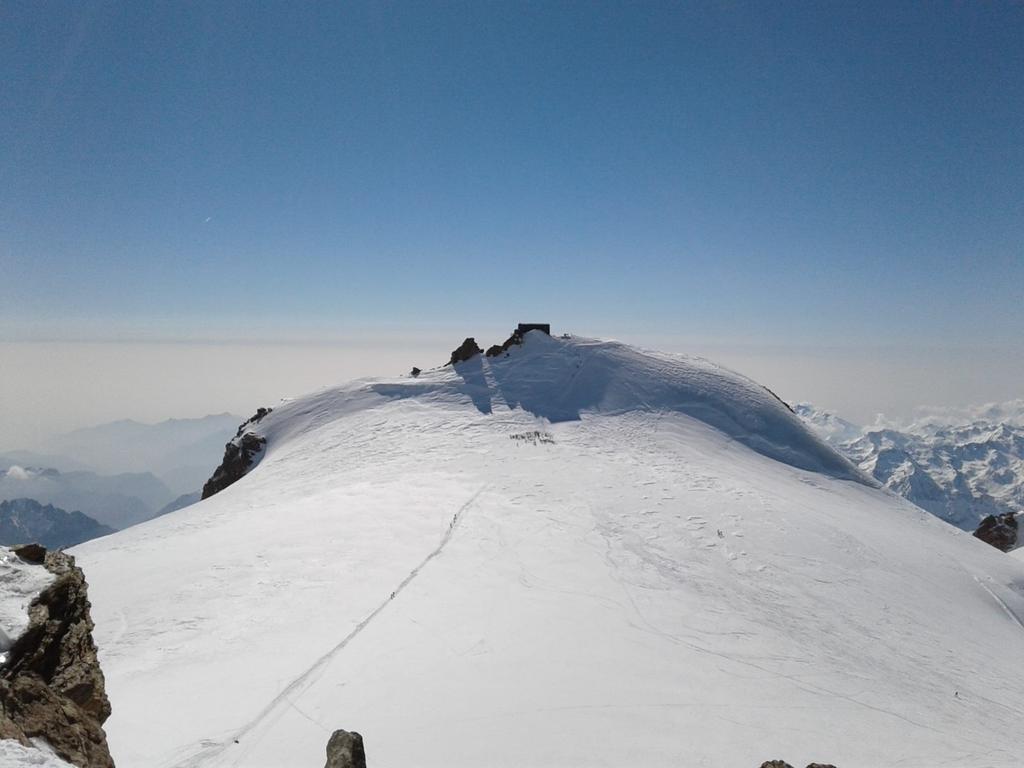 Decenni di esperienza per salite e discese entusiasmanti Il regolamento dei corsi 1. La Scuola Nazionale di Sci-alpinismo Massimo Lagostina ha sede presso la Sezione del CAI Gozzano 2.