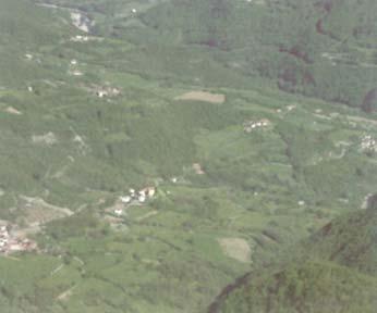 VALLE SUPERIORE Come Pietranatale e Tomba, Valle Superiore è una minuscola frazione, sita alle pendici della valle della riva sinistra dell