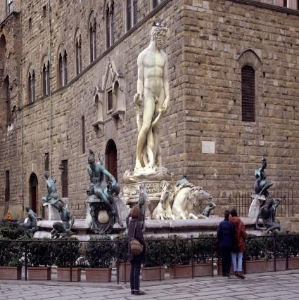 Acque e fontane nel Palazzo Ducale orari: 15.