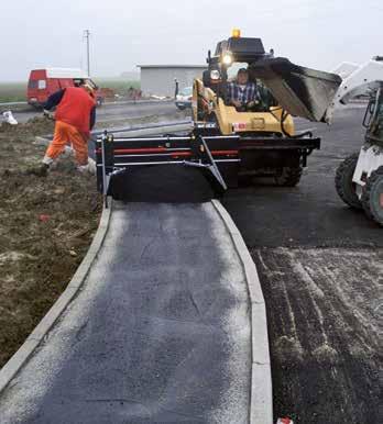 Leggere da trasportare. Le Stendiasfalto Simex permettono una elevata velocità di lavoro, in modo sicuro, pulito e continuo.