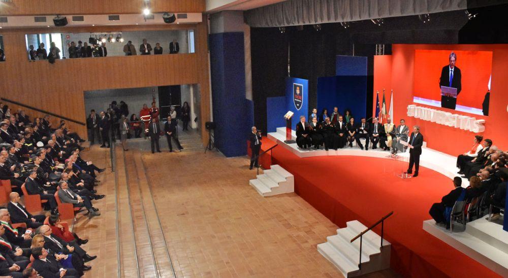 Inaugurato l aa dell UniCam Ceriscioli all inaugurazione del 682 Anno accademico dell Università di Camerino: Dal presidente Gentiloni un intervento di grande spessore e concretezza.