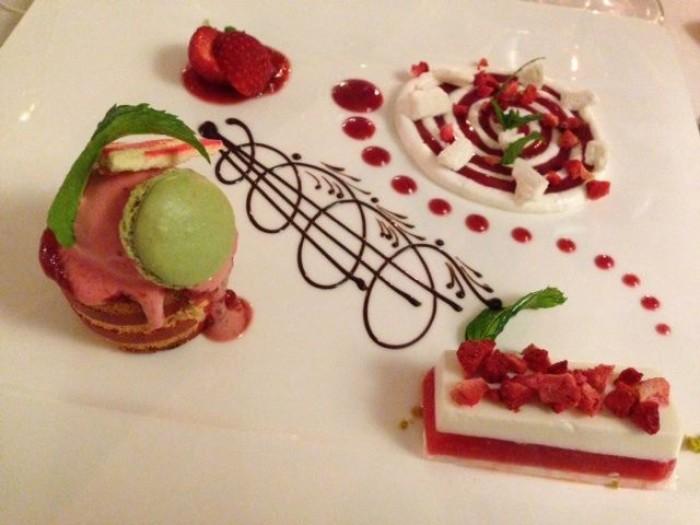 Bousquet, Grand Hotel Excelsior Vittoria, dessert, La fragola Quando poi passiamo ai dessert viene da dire che bisognerebbe tornarci apposta: